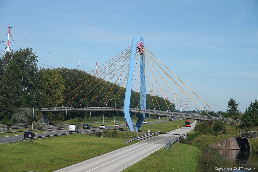 De fietsbrug tijdens de Plesmanwandelroute in Hoofddorp