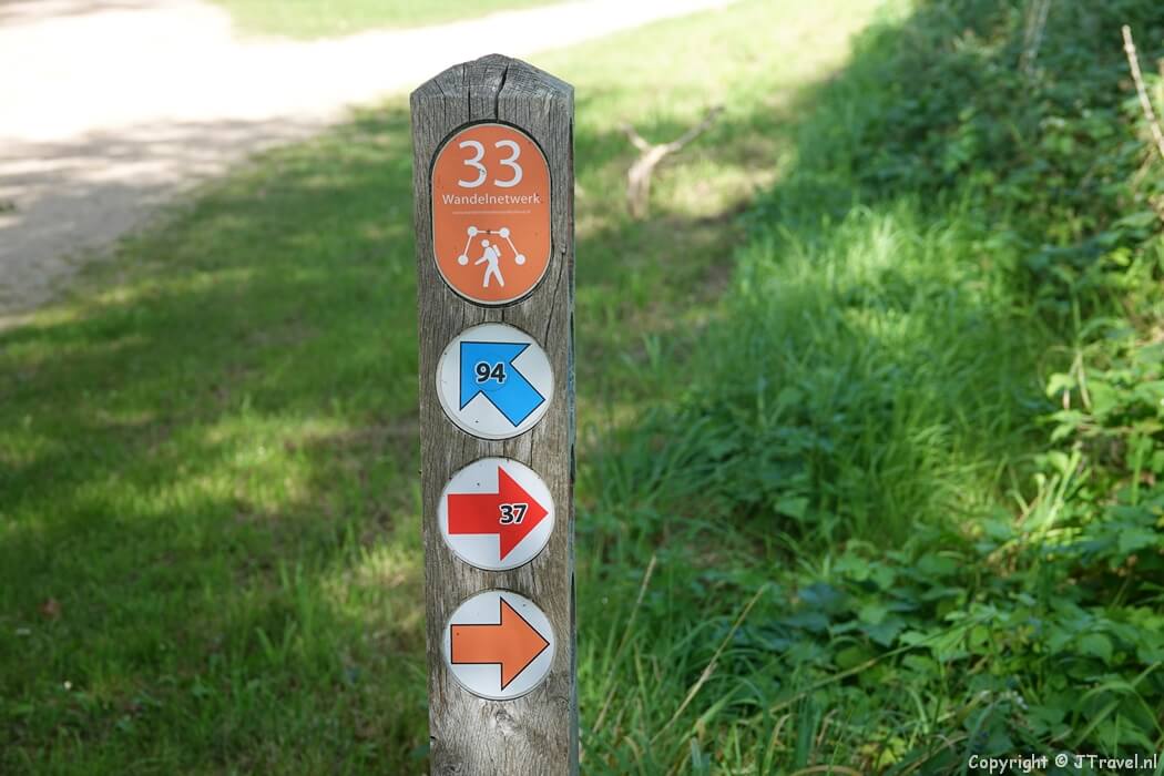 Routepaaltje 33 tijdens de Plesmanwandelroute in Hoofddorp