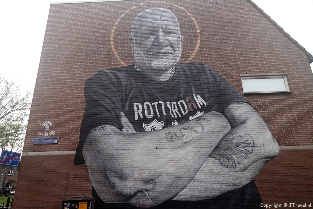 Street art van Swed Oner tijdens mijn street art wandeling in de Rotterdamse wijk Beverwaard