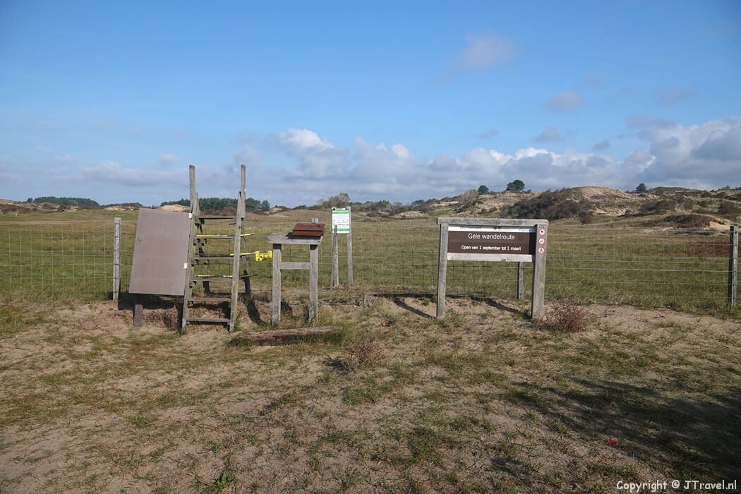Overstap naar Kraansvlak tijdens de gele wandelroute vanaf ingang Wurmenveld in Nationaal Park Zuid-Kennemerland