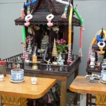 Tempeltje tijdens de boottocht op de Chao Praya Rivier in Bangkok<br/>Copyright © JTravel.nl Tempeltje tijdens de boottocht op de Chao Praya Rivier in Bangkok / Copyright © JTravel.nl