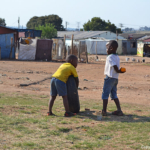 Spelende kinderen in Soweto / Copyright ยฉ JTravel.nl Spelende kinderen in Soweto / Copyright ยฉ JTravel.nl