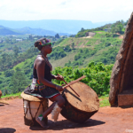 Zuludanseres in PheZulu Village in de Vallei van 1.000 heuvels<br/>Copyright © JTravel.nl Zuludanseres in PheZulu Village in de Vallei van 1.000 heuvels / Copyright © JTravel.nl
