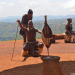 Zuludansers in PheZulu Village in de Vallei van 1.000 heuvels<br/>Copyright © JTravel.nl Zuludansers in PheZulu Village in de Vallei van 1.000 heuvels / Copyright © JTravel.nl