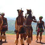 Zuludansers in PheZulu Village in de Vallei van 1.000 heuvels<br/>Copyright © JTravel.nl Zuludansers in PheZulu Village in de Vallei van 1.000 heuvels / Copyright © JTravel.nl