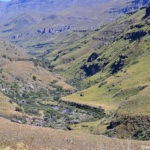 Uitzicht op de Drakensbergen vanaf de Sani Pass<br/>Copyright © JTravel.nl Uitzicht op de Drakensbergen vanaf de Sani Pass / Copyright © JTravel.nl