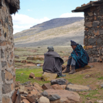 Locals op de top van de Sani Pass in Lesotho / Copyright © JTravel.nl Locals op de top van de Sani Pass in Lesotho / Copyright © JTravel.nl