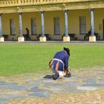 Het kanon wordt in orde gemaakt in Kasteel de Goede Hoop in Kaapstad<br/>Copyright © JTravel.nl Het kanon wordt in orde gemaakt in Kasteel de Goede Hoop in Kaapstad / Copyright © JTravel.nl