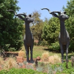 Beelden bij de Gedenktuin bij het Voortrekkermonument in Pretoria<br/>Copyright © JTravel.nl Beelden bij de Gedenktuin bij het Voortrekkermonument in Pretoria / Copyright © JTravel.nl