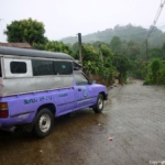 De taxi die de groep vervoerde op de Doi Tung berg bij Chiang Rai<br/>Copyright © JTravel.nl De taxi die de groep vervoerde op de Doi Tung berg bij Chiang Rai / Copyright © JTravel.nl