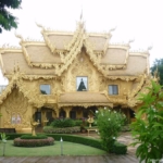 Happy room (toiletgebouw) in de Wat Rong Khun Tempel bij Chiang Rai<br/>Copyright © JTravel.nl Happy room (toiletgebouw) in de Wat Rong Khun Tempel bij Chiang Rai / Copyright © JTravel.nl