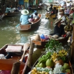 Drukte op de Damnoen Saduak Floating Market (Drijvende Markt) in Thailand<br/>Copyright © JTravel.nl Drukte op de Damnoen Saduak Floating Market (Drijvende Markt) in Thailand / Copyright © JTravel.nl