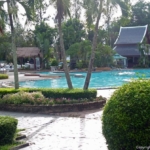 Het zwembad van het Rimrok Resort in Chiang Rai<br/>Copyright © JTravel.nl Het zwembad van het Rimrok Resort in Chiang Rai / Copyright © JTravel.nl