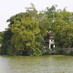 De tempel op het eiland in het Ho Hoan Kiem meer<br/>Copyright © JTravel.nl De tempel op het eiland in het Ho Hoan Kiem meer / Copyright © JTravel.nl
