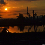Een zonsondergang op weg naar het hotel in Vinh op 9-9-2013<br/>Copyright © JTravel.nl Een zonsondergang op weg naar het hotel in Vinh op 9-9-2013 / Copyright © JTravel.nl
