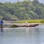 Het leven onderweg op de rivier naar de Phong Nha grotten<br/>Copyright © JTravel.nl Het leven onderweg op de rivier naar de Phong Nha grotten / Copyright © JTravel.nl