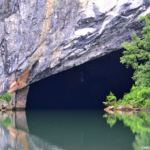 De ingang van de Phong Nha grotten<br/>Copyright © JTravel.nl De ingang van de Phong Nha grotten / Copyright © JTravel.nl