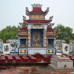 Een familiegraf nabij Dong Hoi op 10-9-2013<br/>Copyright © JTravel.nl Een familiegraf nabij Dong Hoi op 10-9-2013 / Copyright © JTravel.nl