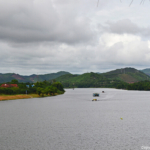 De Parfumrivier gezien vanaf het terrein van de Thien Mu Pagode in Hué<br/>Copyright © JTravel.nl De Parfumrivier gezien vanaf het terrein van de Thien Mu Pagode in Hué / Copyright © JTravel.nl