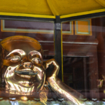 Het beeld van de lachende Boeddha in de tempel van de Thien Mu Pagode in Hué<br/>Copyright © JTravel.nl Het beeld van de lachende Boeddha in de tempel van de Thien Mu Pagode in Hué / Copyright © JTravel.nl