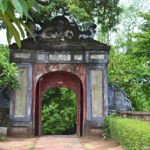 Een poort in de Thien Mu Pagode in Hué<br/>Copyright © JTravel.nl Een poort in de Thien Mu Pagode in Hué / Copyright © JTravel.nl