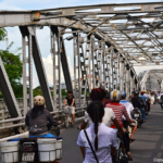 Verkeer in het centrum van Hué op een brug over de Parfumrivier<br/>Copyright © JTravel.nl Verkeer in het centrum van Hué op een brug over de Parfumrivier / Copyright © JTravel.nl