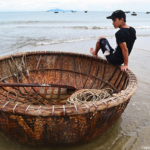 Een vissersboot op het strand van Danang op 13-9-2013<br/>Copyright © JTravel.nl Een vissersboot op het strand van Danang op 13-9-2013 / Copyright © JTravel.nl