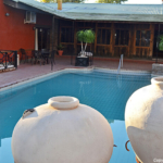 Het zwembad van Auob Lodge in Kalahari<br/>Copyright © JTravel.nl Het zwembad van Auob Lodge in Kalahari / Copyright © JTravel.nl