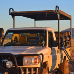 De auto tijdens de sundowner op de Little Sossus Campsite<br/>Copyright © JTravel.nl De auto tijdens de sundowner op de Little Sossus Campsite / Copyright © JTravel.nl