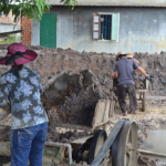 Stenen bakken in een stenenbakkerij op 16-9-2013<br/>Copyright © JTravel.nl Stenen bakken in een stenenbakkerij op 16-9-2013 / Copyright © JTravel.nl