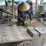 Stenen bakken in een stenenbakkerij op 16-9-2013<br/>Copyright © JTravel.nl Stenen bakken in een stenenbakkerij op 16-9-2013 / Copyright © JTravel.nl