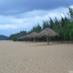 Het strand bij het Sa Huynh Restaurant onderweg op 16-9-2013<br/>Copyright © JTravel.nl Het strand bij het Sa Huynh Restaurant onderweg op 16-9-2013 / Copyright © JTravel.nl