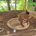 Het maken van een bootje bij de botenmakerij tussen Qui Nhon en Nha Trang op 17-9-2013<br/>Copyright © JTravel.nl Het maken van een bootje bij de botenmakerij tussen Qui Nhon en Nha Trang op 17-9-2013 / Copyright © JTravel.nl