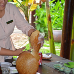 De gefrituurde bal plakrijst wordt verdeeld in het Mekong Tien Giang Restaurant op 24-9-2013<br/>Copyright © JTravel.nl De gefrituurde bal plakrijst wordt verdeeld in het Mekong Tien Giang Restaurant op 24-9-2013 / Copyright © JTravel.nl