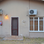 De buitenkant van mijn kamer in Khorixas Lodge in Khorixas<br/>Copyright © JTravel.nl De buitenkant van mijn kamer in Khorixas Lodge in Khorixas / Copyright © JTravel.nl