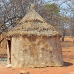 Een hut van de Himba stam in Otjikandero<br/>Copyright © JTravel.nl Een hut van de Himba stam in Otjikandero / Copyright © JTravel.nl