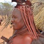 Een vrouw van de Himba stam in Otjikandero<br/>Copyright © JTravel.nl Een vrouw van de Himba stam in Otjikandero / Copyright © JTravel.nl