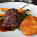 Het hoofdgerecht tijdens het diner op de 1e avond in het Fletcher Hotel De Cooghen in De Koog<br/>Copyright © JTravel.nl Het hoofdgerecht tijdens het diner op de 1e avond in het Fletcher Hotel De Cooghen in De Koog / Copyright © JTravel.nl