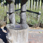 Beeld in het centrum van De Cocksdorp<br/>Copyright © JTravel.nl Beeld in het centrum van De Cocksdorp / Copyright © JTravel.nl