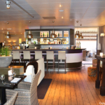 Het restaurant en de bar van het Fletcher Hotel De Cooghen in De Koog<br/>Copyright © JTravel.nl Het restaurant en de bar van het Fletcher Hotel De Cooghen in De Koog / Copyright © JTravel.nl