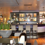 Het restaurant en de bar van het Fletcher Hotel De Cooghen in De Koog<br/>Copyright © JTravel.nl Het restaurant en de bar van het Fletcher Hotel De Cooghen in De Koog / Copyright © JTravel.nl