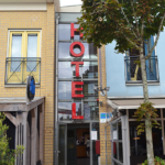 De buitenkant van het Fletcher Hotel De Cooghen in De Koog<br/>Copyright © JTravel.nl De buitenkant van het Fletcher Hotel De Cooghen in De Koog / Copyright © JTravel.nl