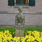 Een beeld in de tuin van Kasteel Keukenhof in Lisse<br/>Copyright ยฉ JTravel.nl Een beeld in de tuin van Kasteel Keukenhof in Lisse / Copyright ยฉ JTravel.nl