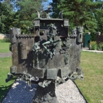 Kunstwerk De Verzoeking van de Heilige Antonius van Paul Kubic bij Frederik's Hof bij Kasteel Keukenhof in Lisse<br/>Copyright ยฉ JTravel.nl Kunstwerk De Verzoeking van de Heilige Antonius van Paul Kubic bij Frederik's Hof bij Kasteel Keukenhof in Lisse / Copyright ยฉ JTravel.nl