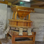 Binnenin Molen de Traanroeier in het Kaap Skil Museum in Oudeschild<br/>Copyright © JTravel.nl Binnenin Molen de Traanroeier in het Kaap Skil Museum in Oudeschild / Copyright © JTravel.nl