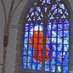Een glas-in-lood-raam bekeken vanaf een galerij in de St. Bavokerk in Haarlem tijdens de Instawalk Waterbazen<br/>Copyright © JTravel.nl Een glas-in-lood-raam bekeken vanaf een galerij in de St. Bavokerk in Haarlem tijdens de Instawalk Waterbazen / Copyright © JTravel.nl
