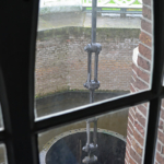 Een blik naar buiten vanuit de catacomben van het Cruquius Museum in Cruquius tijdens de Instawalk Waterbazen<br/>Copyright © JTravel.nl Een blik naar buiten vanuit de catacomben van het Cruquius Museum in Cruquius tijdens de Instawalk Waterbazen / Copyright © JTravel.nl