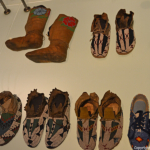 Schoenen van Indianen in Museum Volkenkunde in Leiden<br/>Copyright © JTravel.nl Schoenen van Indianen in Museum Volkenkunde in Leiden / Copyright © JTravel.nl