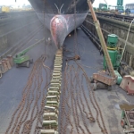 Een schip in onderhoud bij Damen Shiprepair in Amsterdam Noord tijdens de Instameet 24H Noord<br/>Copyright ยฉ JTravel.nl Een schip in onderhoud bij Damen Shiprepair in Amsterdam Noord tijdens de Instameet 24H Noord / Copyright ยฉ JTravel.nl