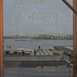 Op het raam in de hoogste kas van Amsterdam HoogtIJ in Amsterdam Noord tijdens de Instameet 24H Noord<br/>Copyright ยฉ JTravel.nl Op het raam in de hoogste kas van Amsterdam HoogtIJ in Amsterdam Noord tijdens de Instameet 24H Noord / Copyright ยฉ JTravel.nl